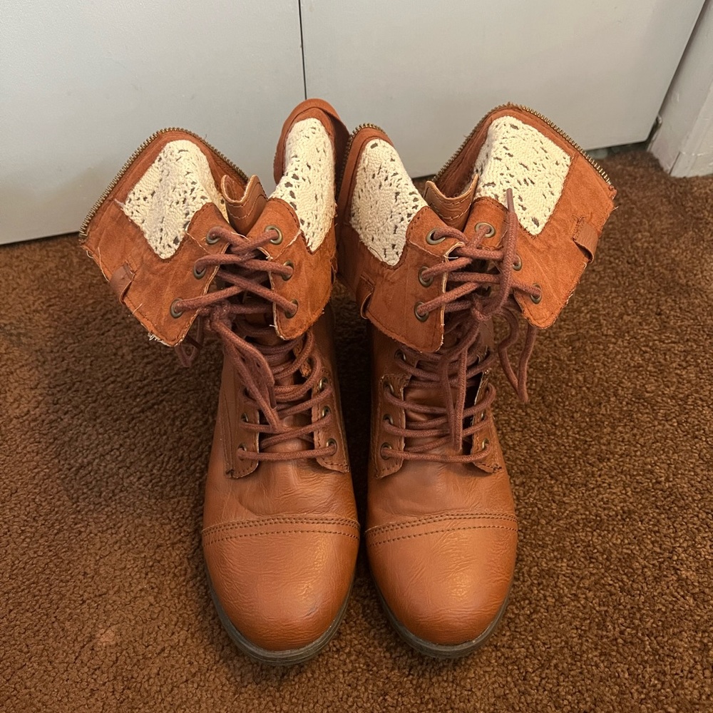 Beautiful brown boots with lace inside